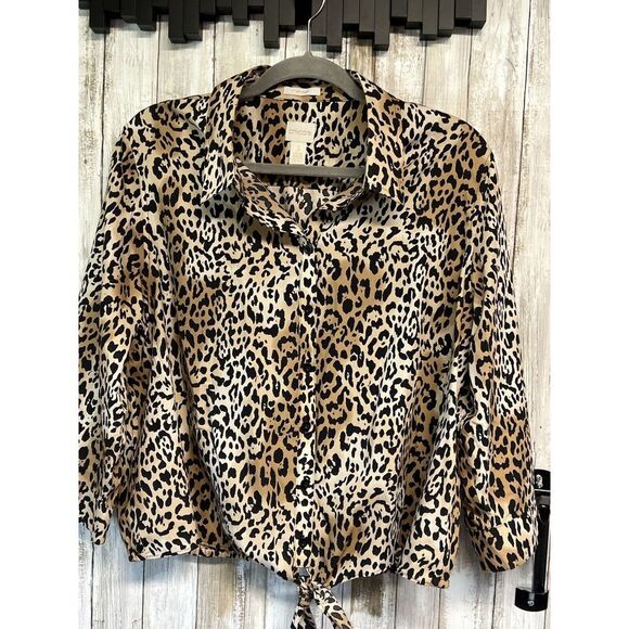NWOT Chico's Animal Print Blouse Size 3 No Iron, Elastic @ Back & Front Tie - Picture 2 of 7